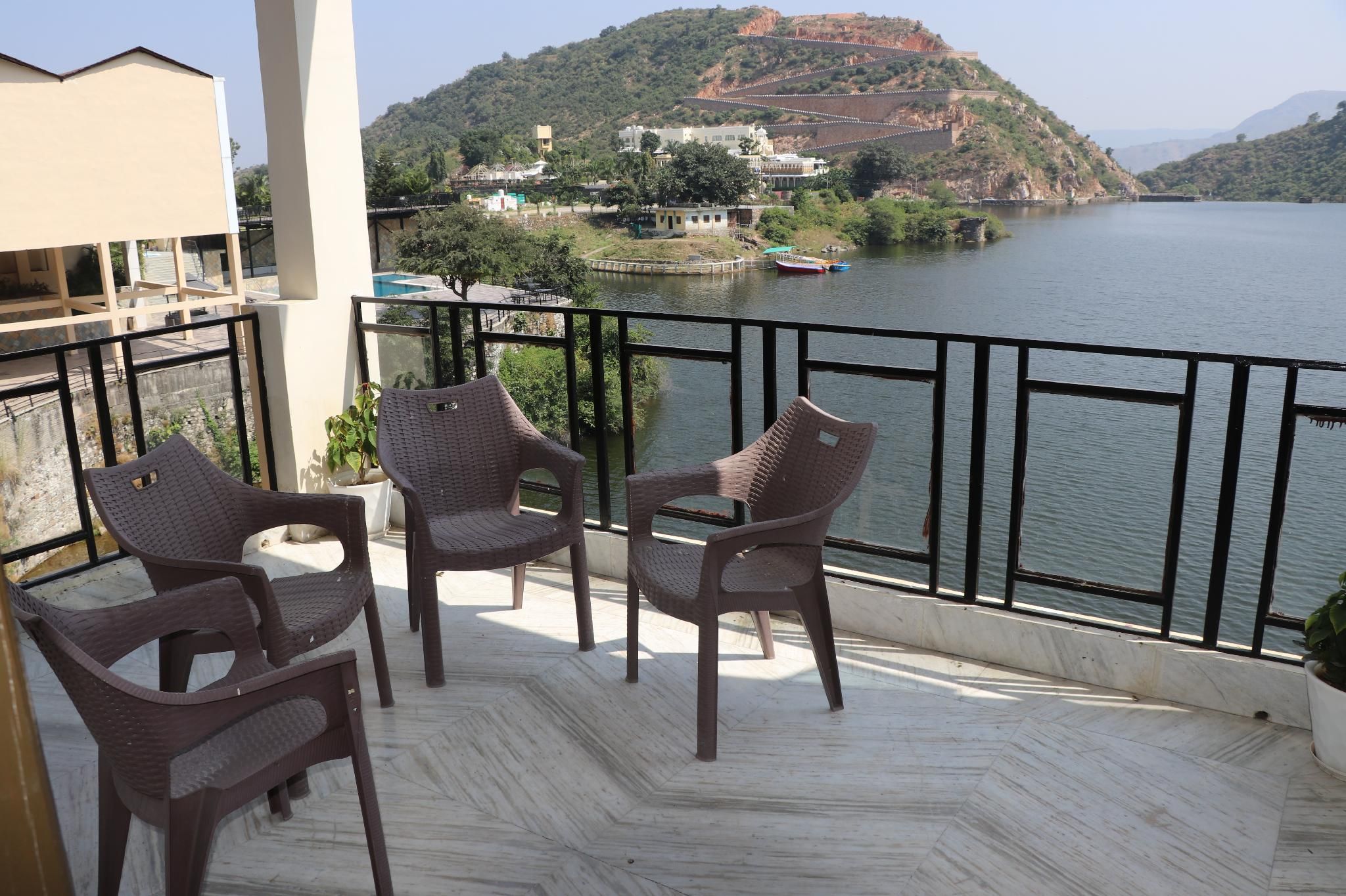 Hotel Rangbhawan Kumbhalgarh Deluxe Lake View 2