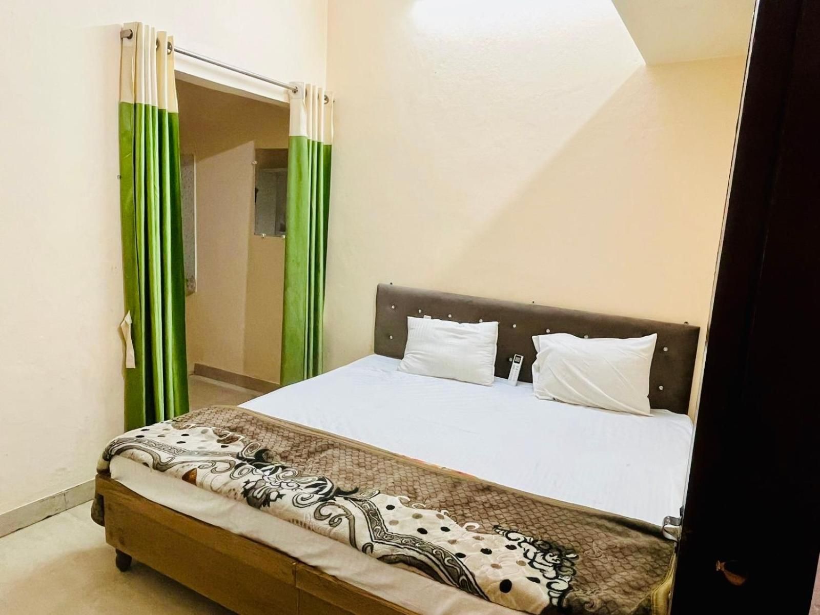 HOTEL MAA AARTI PALACE Classic Double or Twin 2