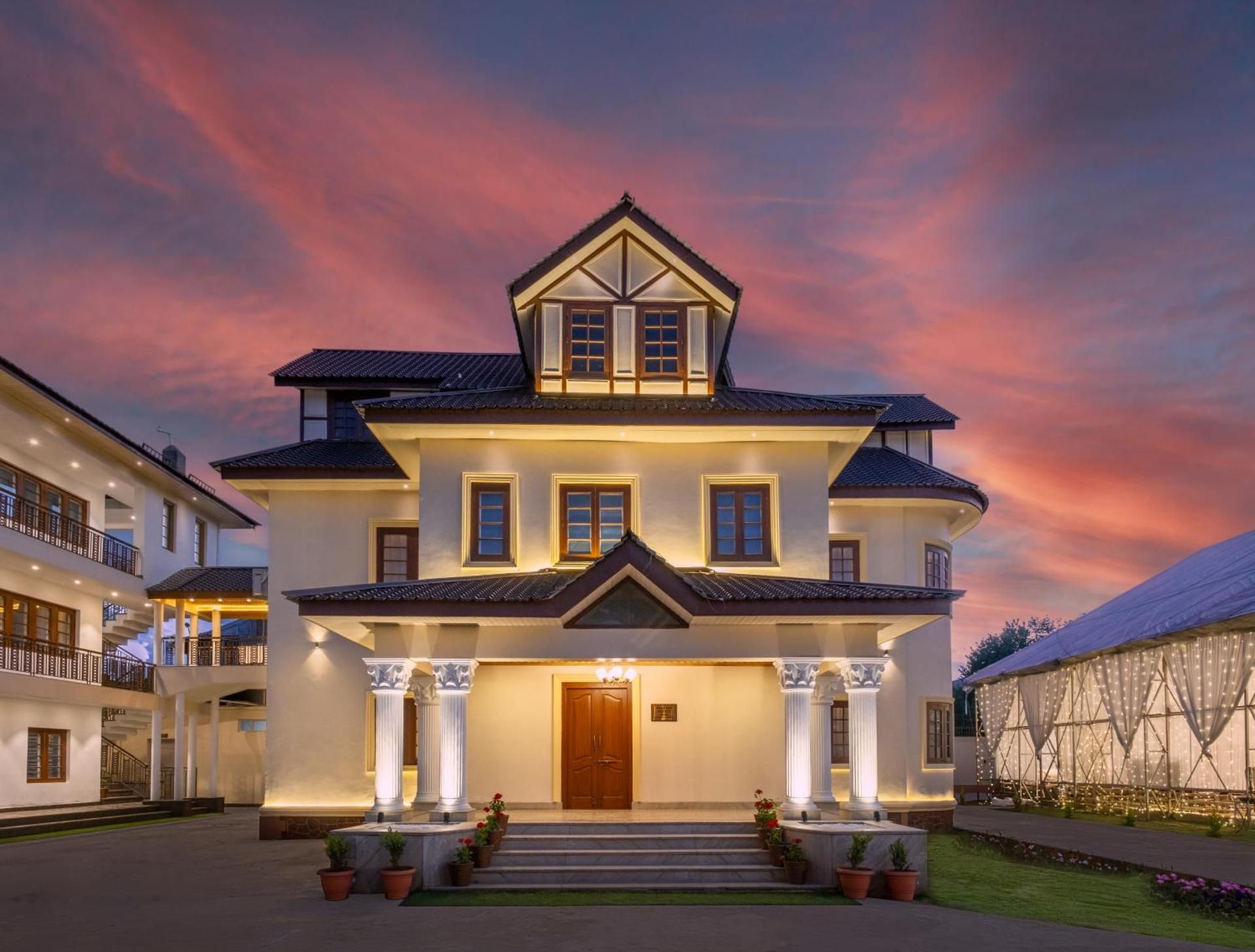 Moghal Mahal Resort Rajbagh Srinagar