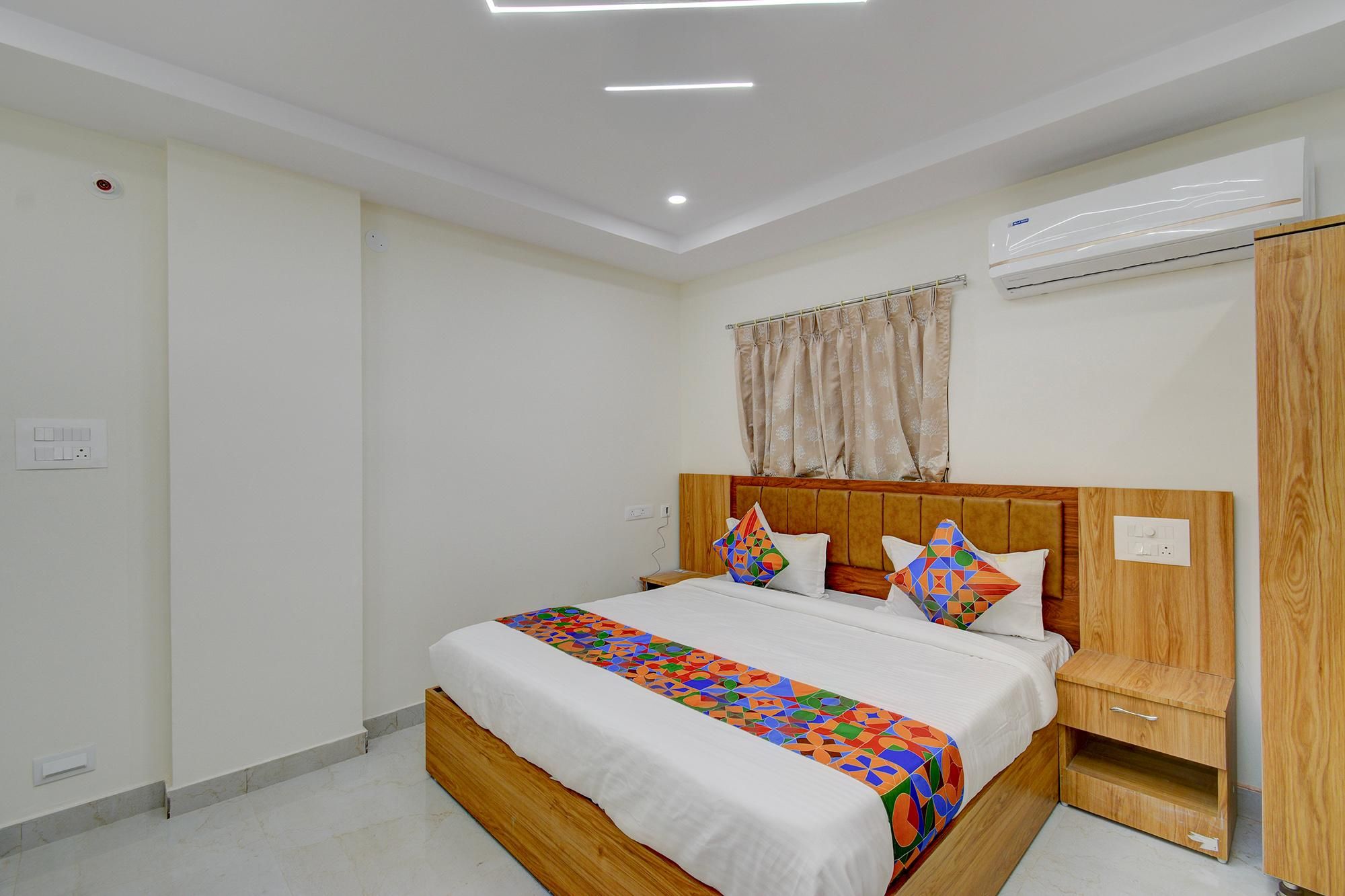 Fabhotel Dharani Grand Madhapur Deluxe Room 2