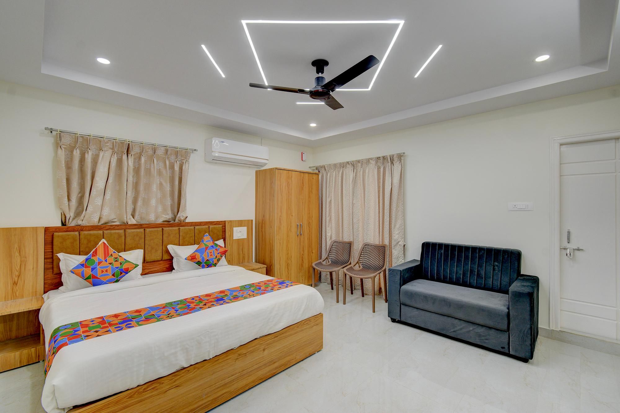 Fabhotel Dharani Grand Madhapur Deluxe Room