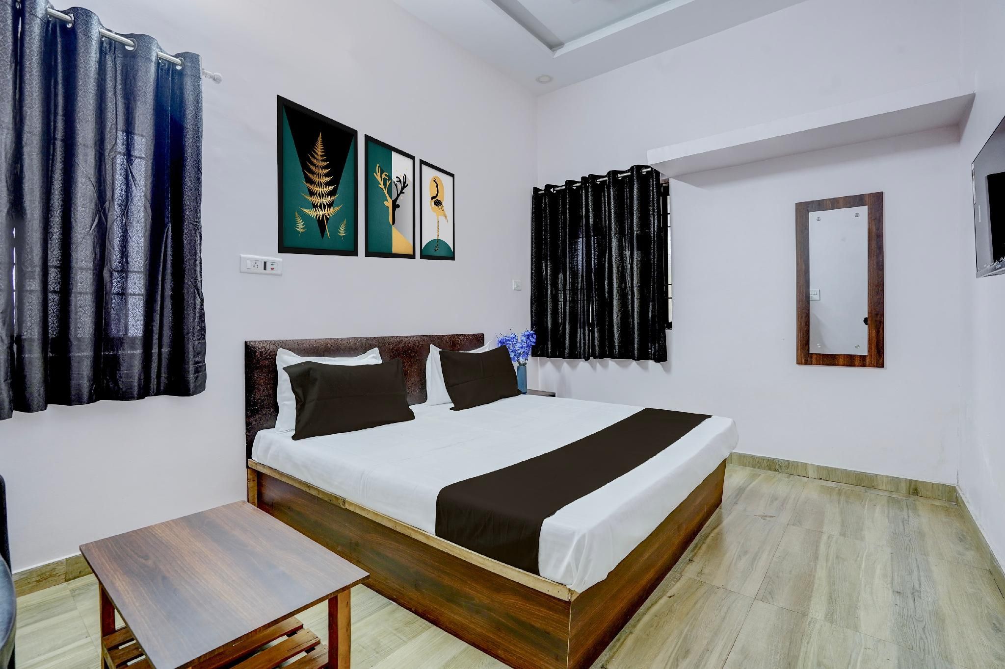 Hotel O by OYO Platinum Classic Triple Room