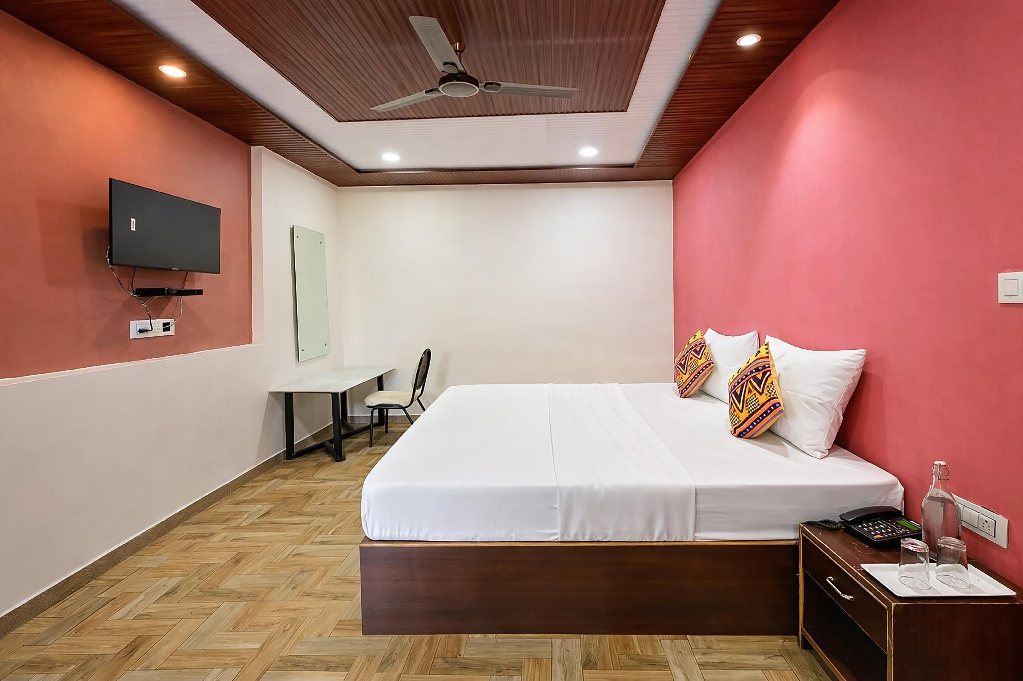 Rudraksha Inn Deluxe AC Room 2