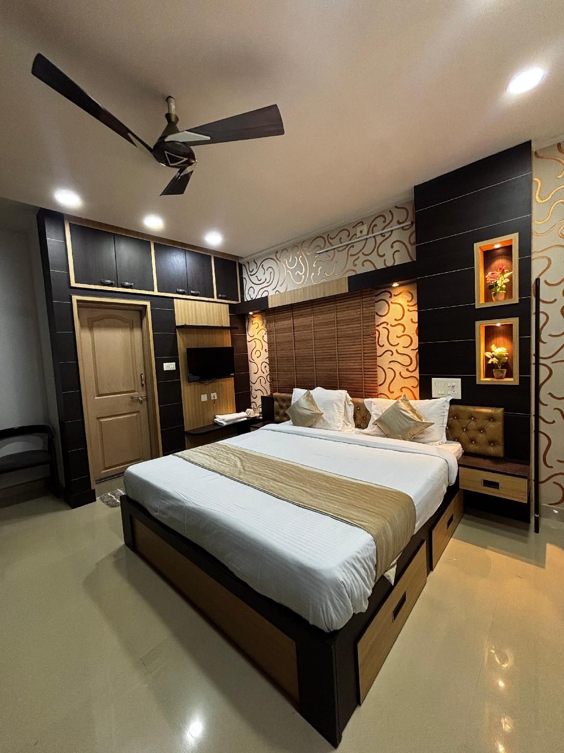 Udupi City Inn Deluxe King 2