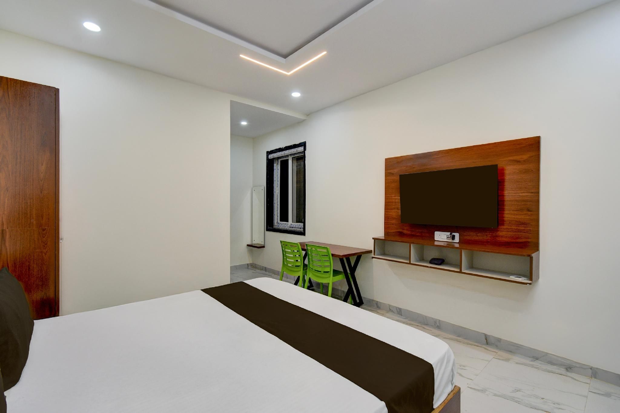 Hotel O by OYO JMK Grand Classic Triple Room 2