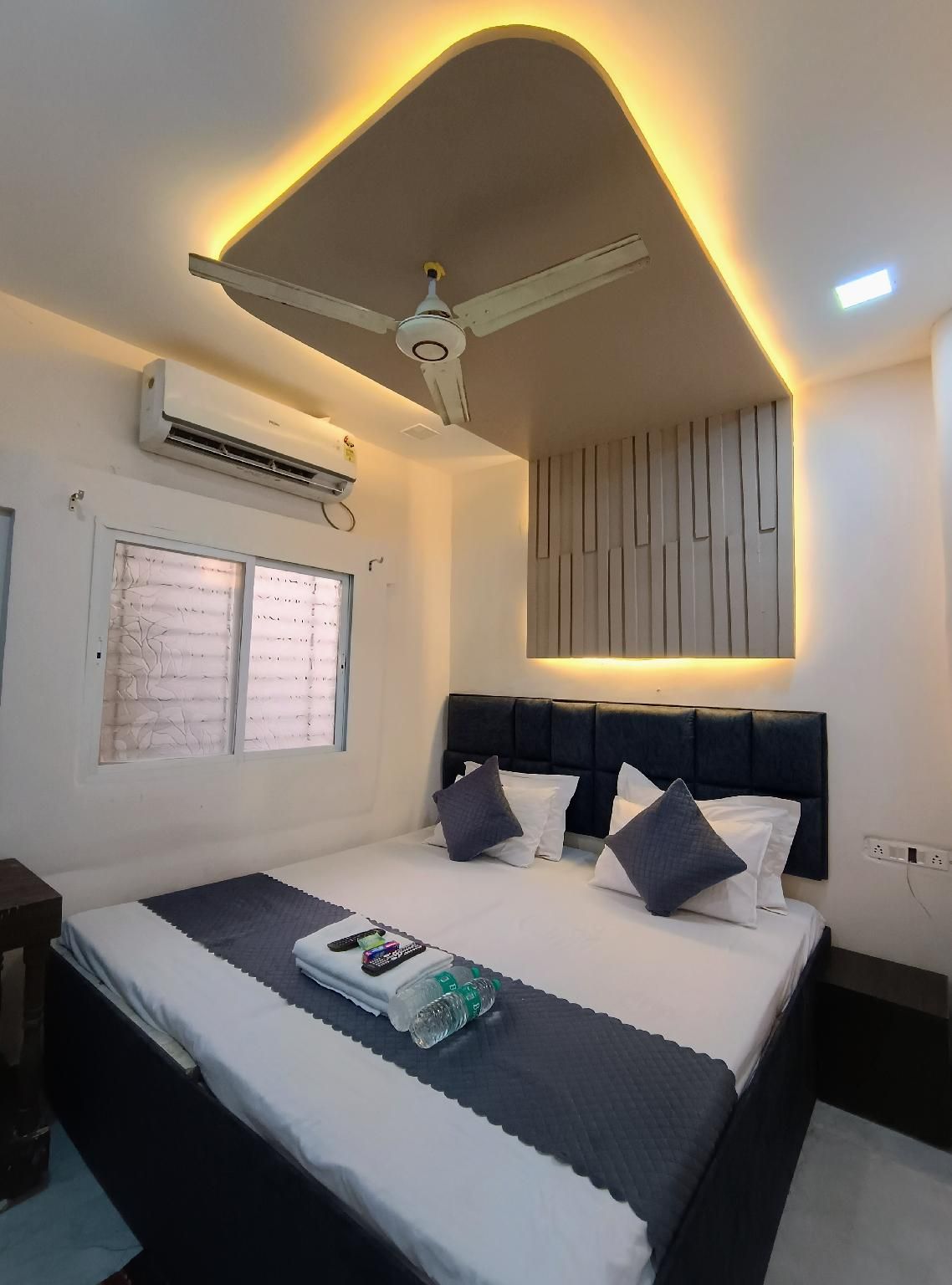 Shri Radha hotels Deluxe Room 2