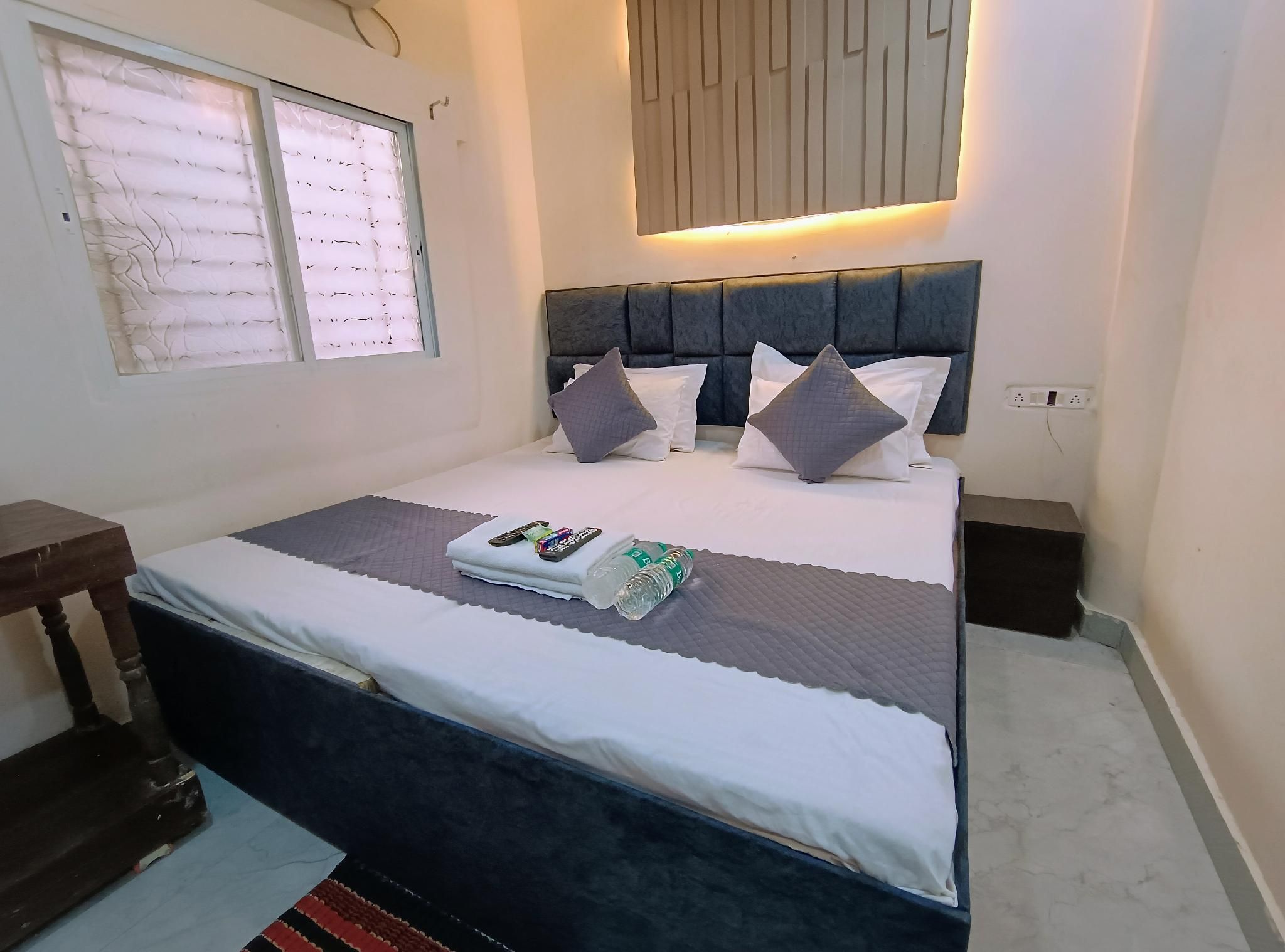 Shri Radha hotels Deluxe Room 3