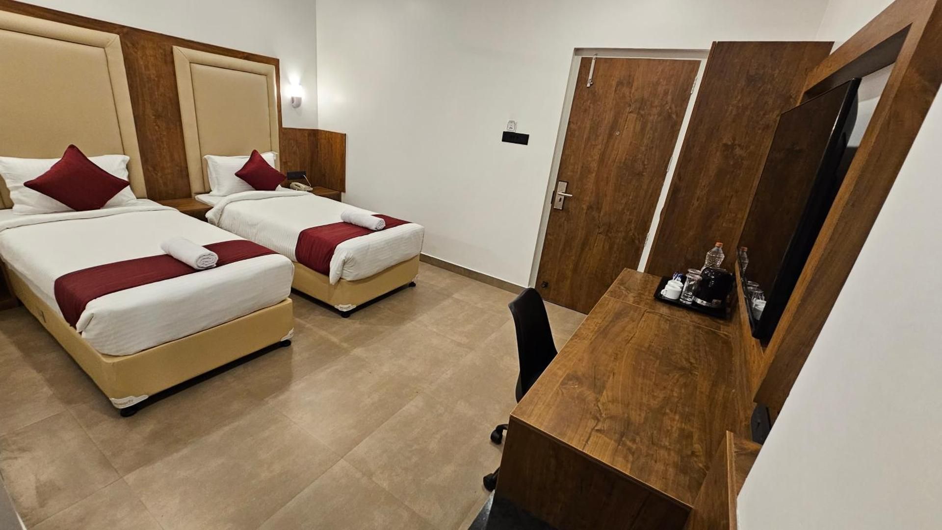 INDIANA HILLS Deluxe Double or Twin 2