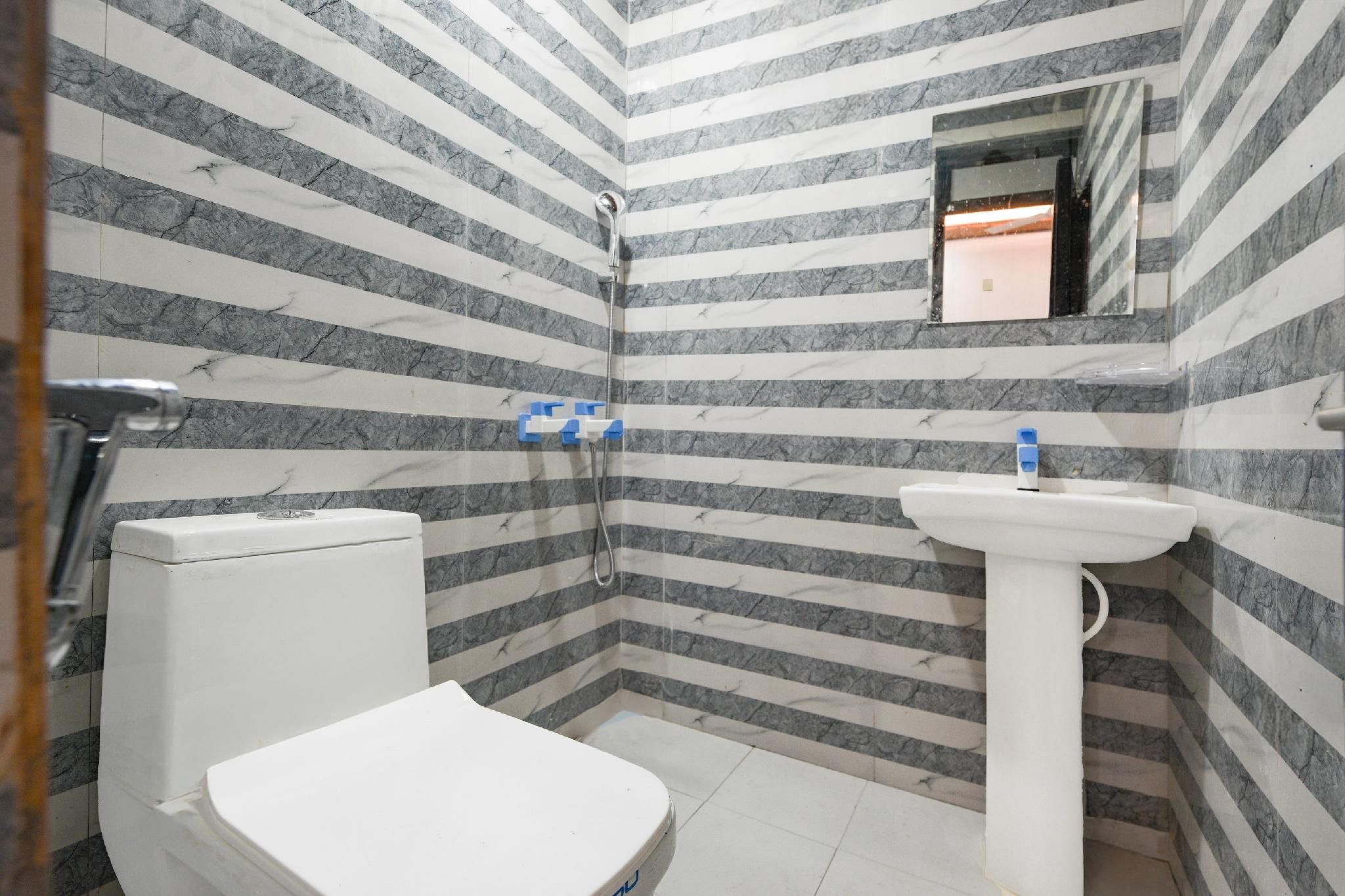 Hotel O HI-WAY Palace Classic Triple Room 3