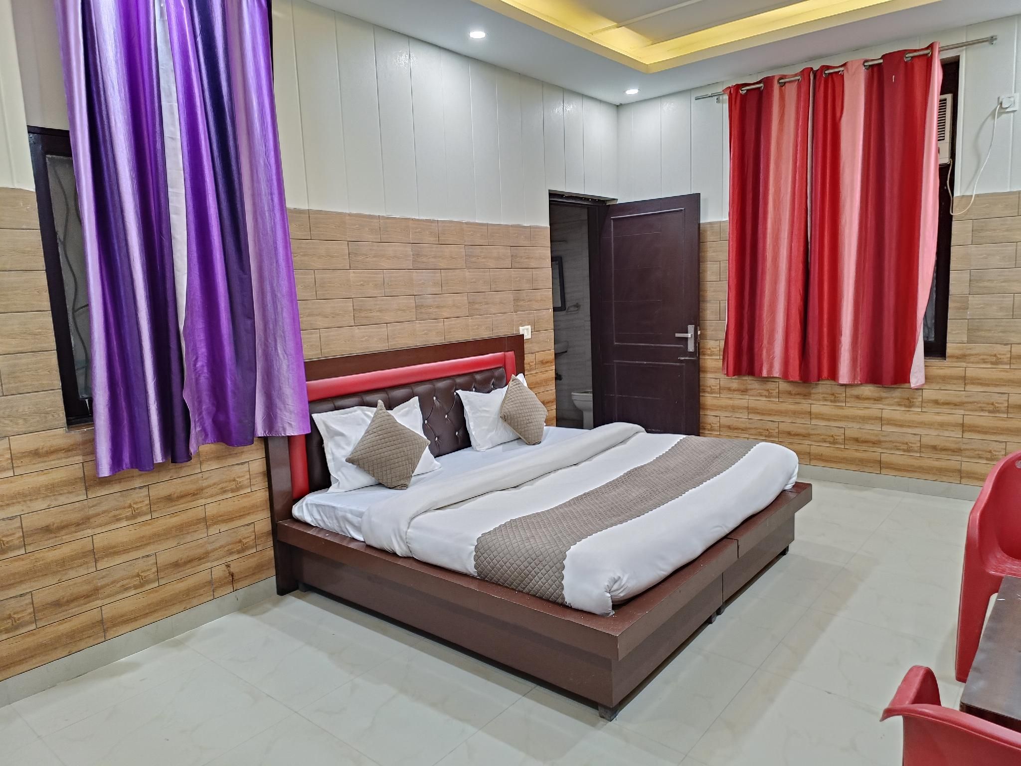 Swastika Homes Near Wave City Center Noida Deluxe Room 2