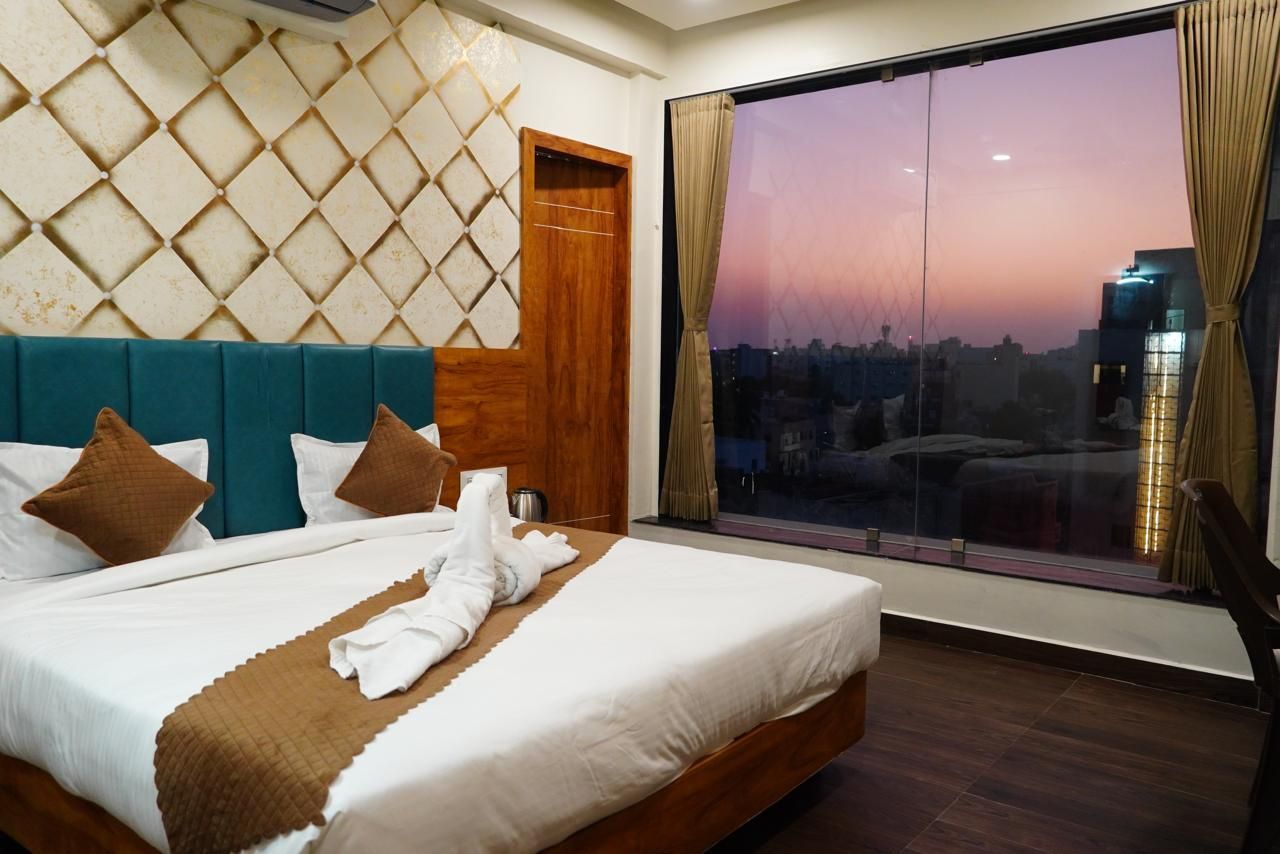 Hotel vraj palace Premium Room