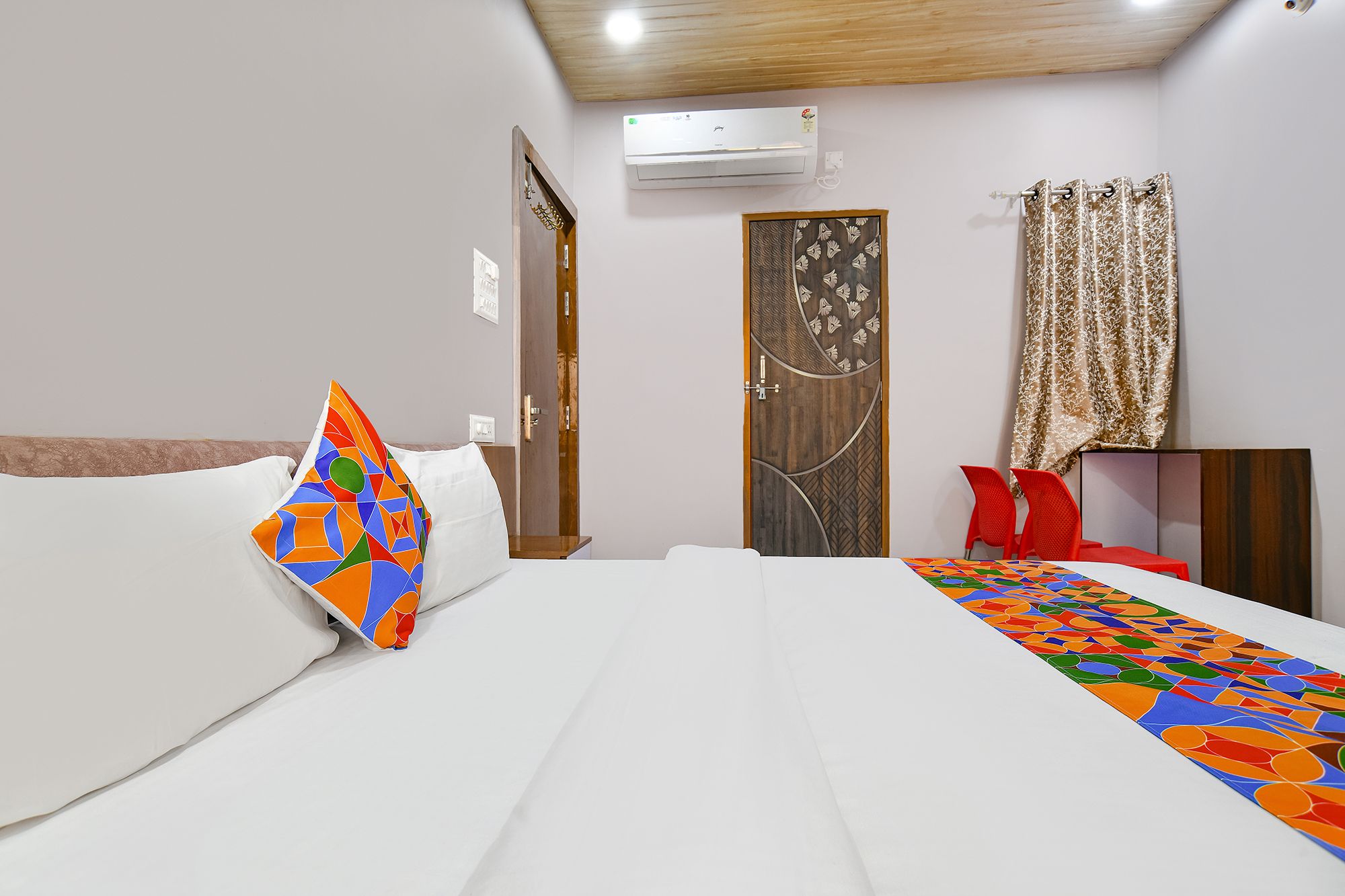 Via Kanha Palace Deluxe Room 4