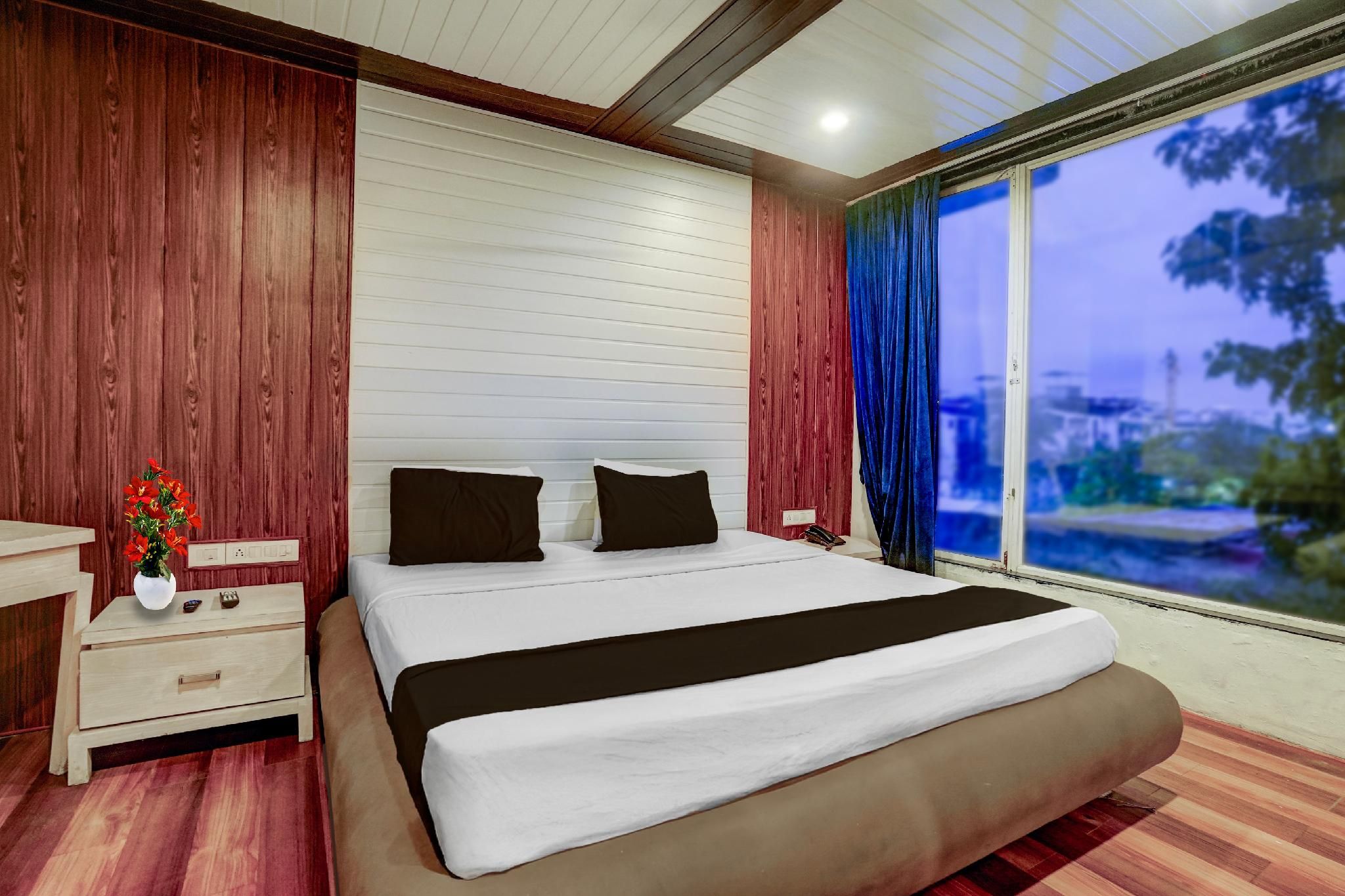 Collection O Lodha Experia Mall Dombiwali Formerly RR Suites Classic Triple Room