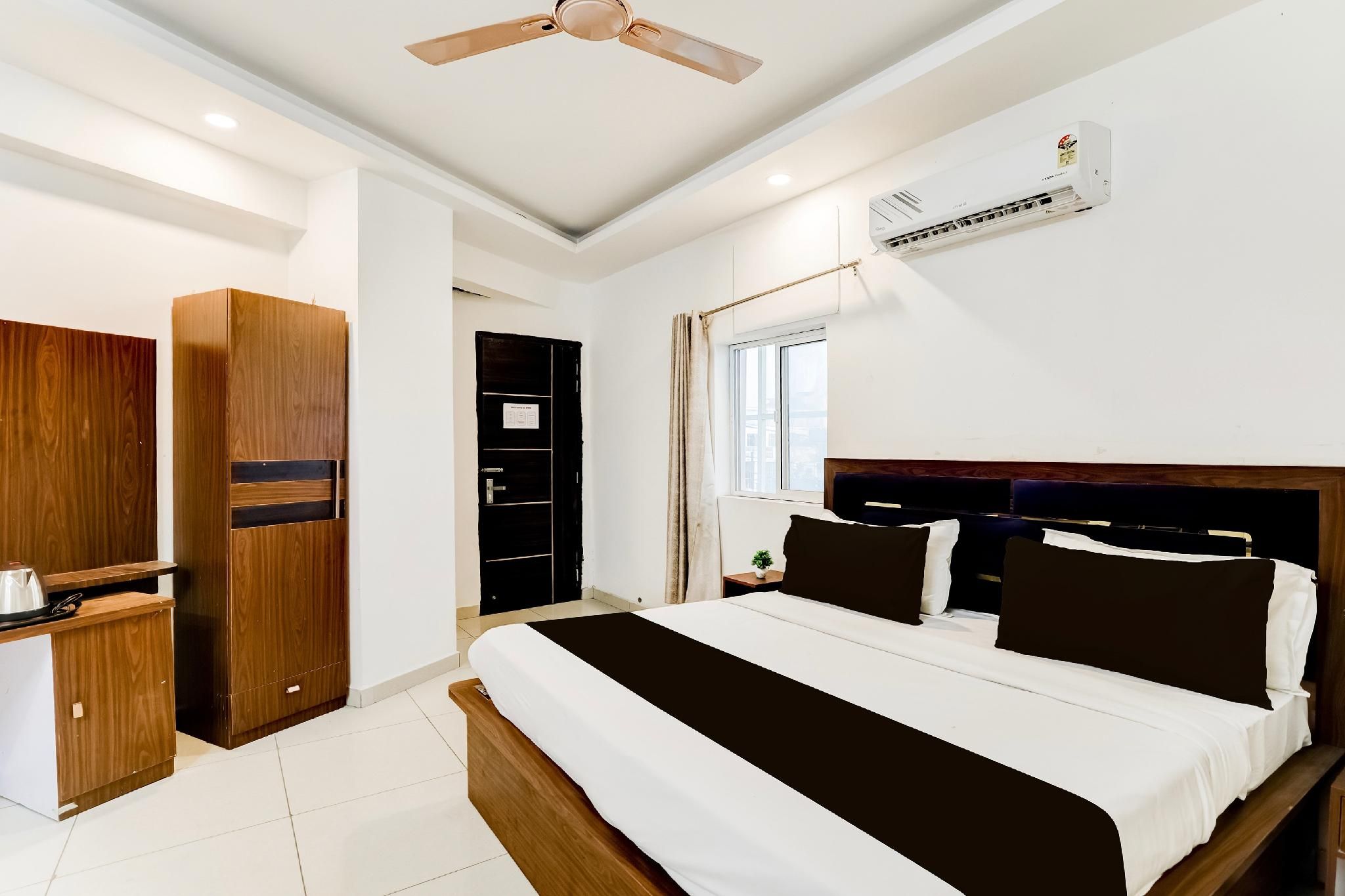 Super Hotel O Navprateek Hospitality Classic Triple Room 2