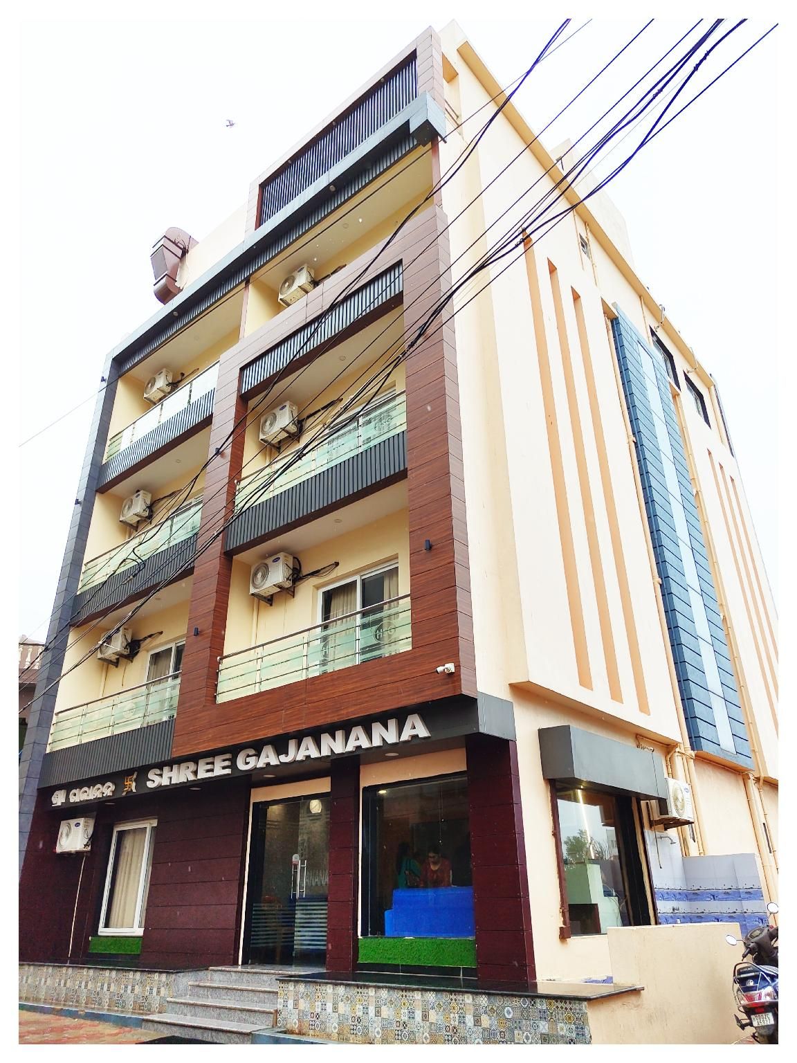 Goroomgo Shree Gajanana Puri - Near Sea Beach