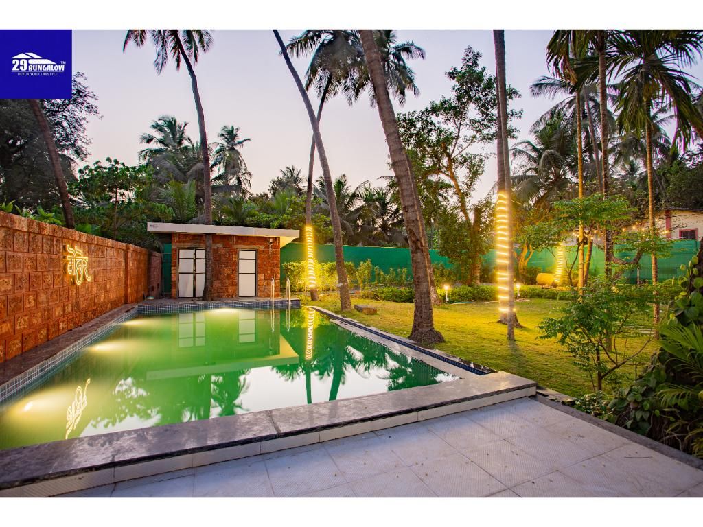 Swimming pool [outdoor]