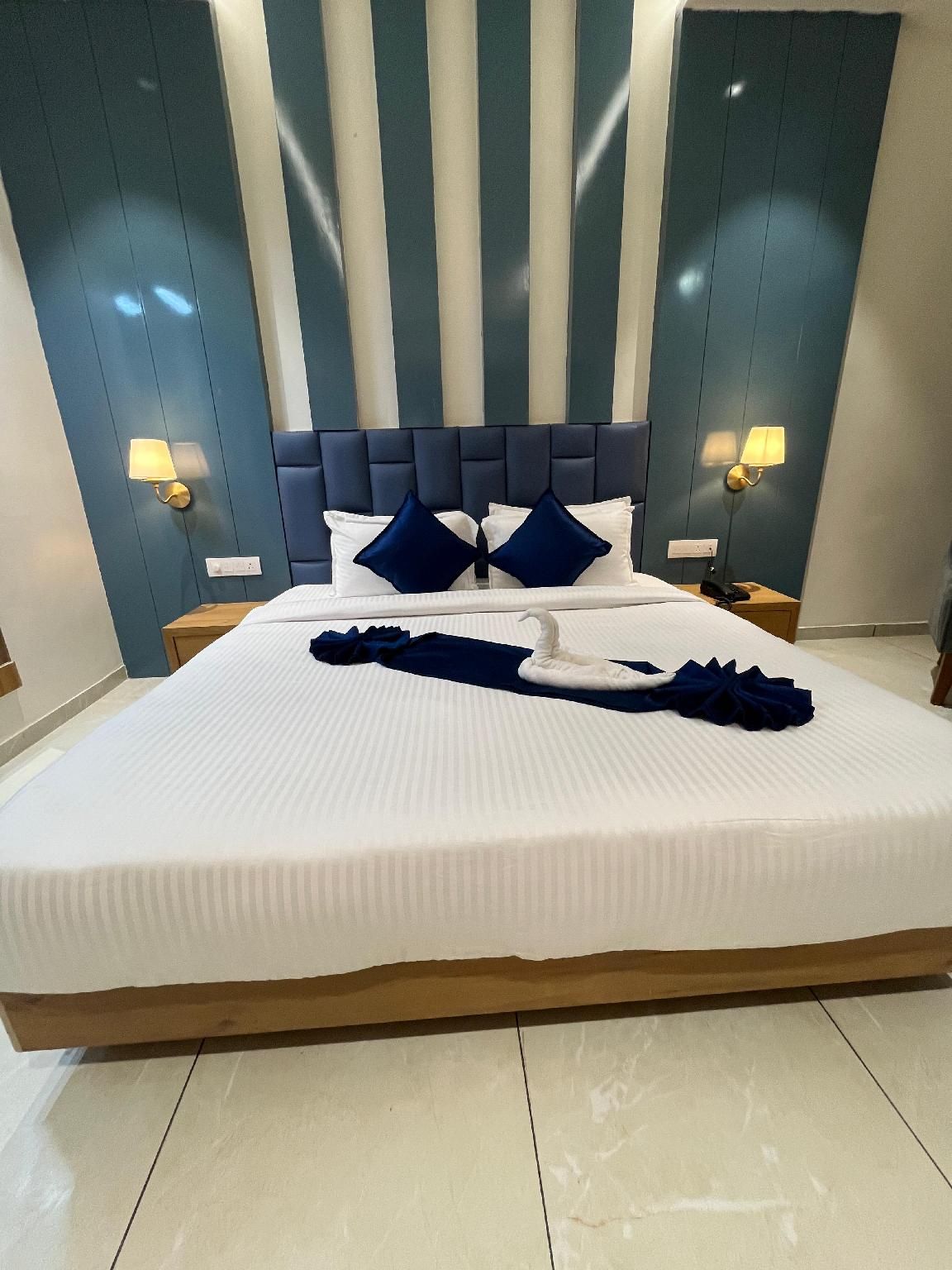 HOTEL PREMJI Deluxe Double