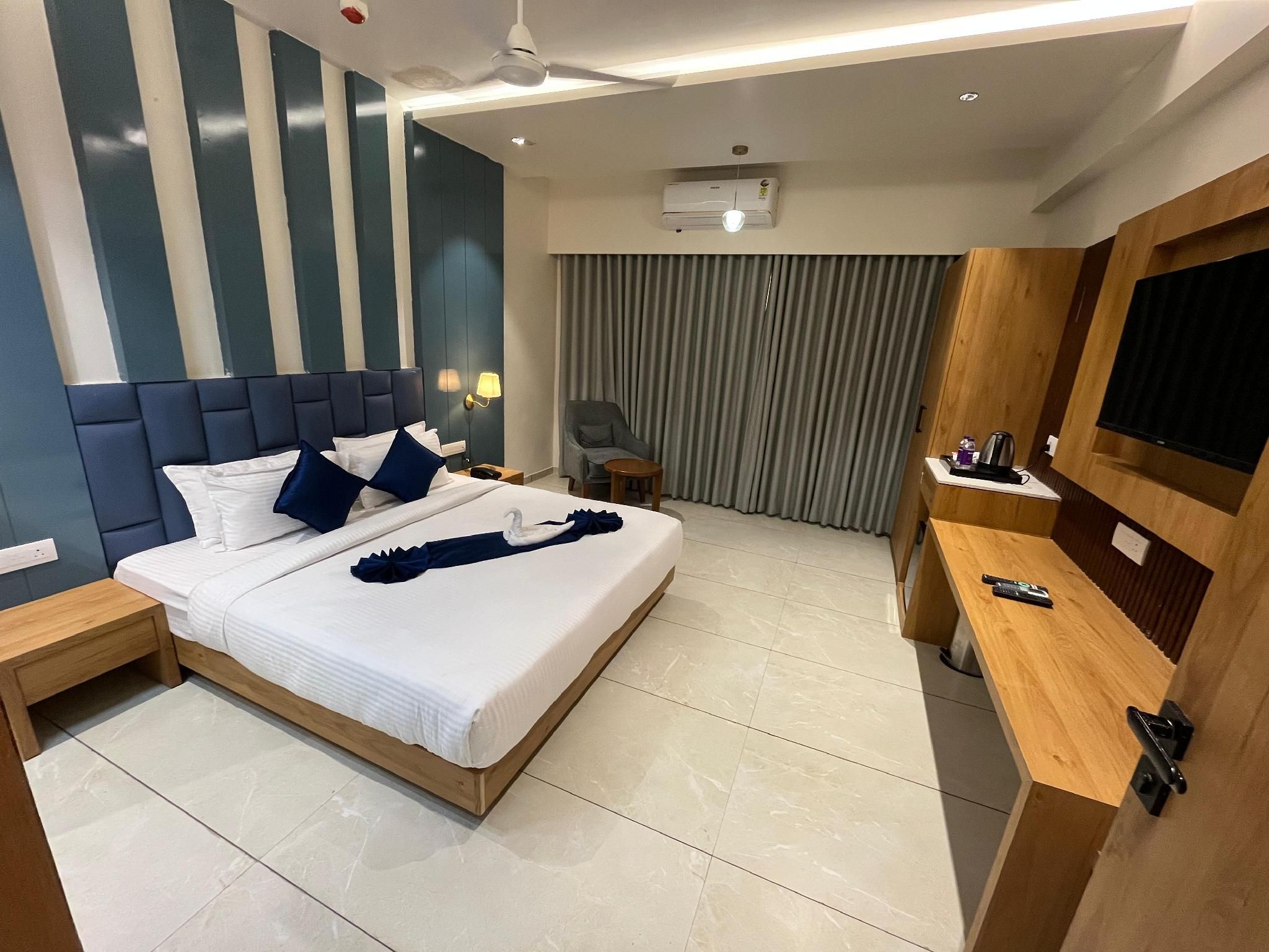 HOTEL PREMJI Deluxe Double 2