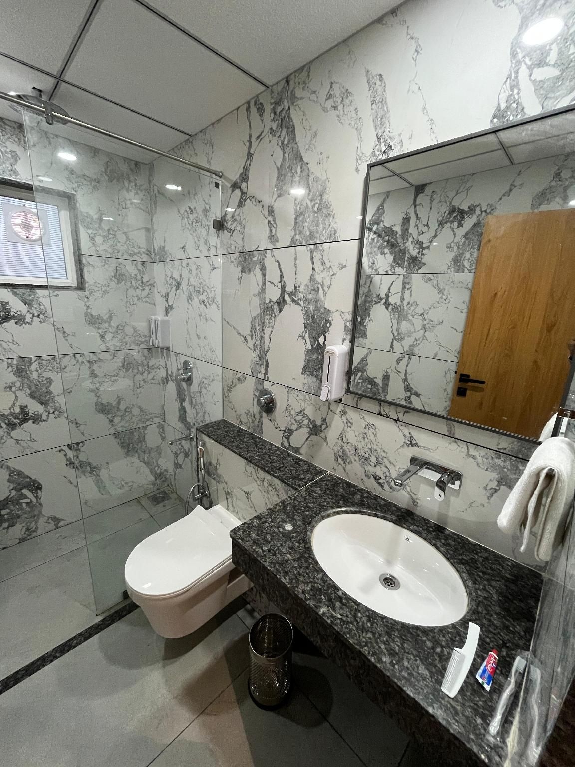 HOTEL PREMJI Deluxe Double 3