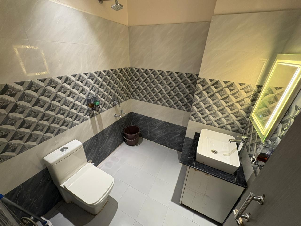 Premium 2-Bedroom and 1 Living Room Suite