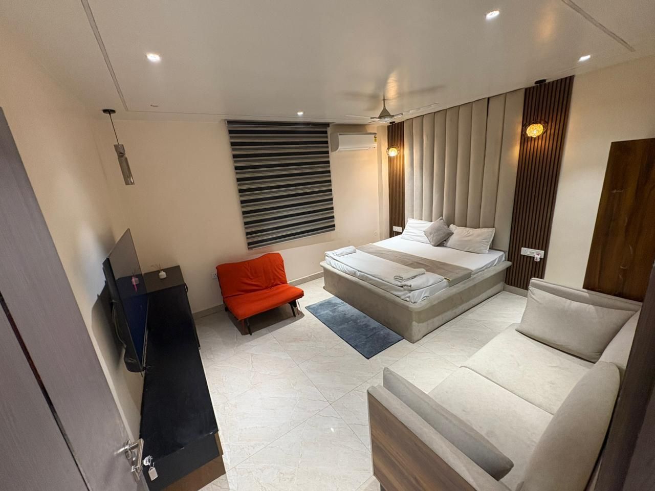 Premium 2-Bedroom and 1 Living Room Suite