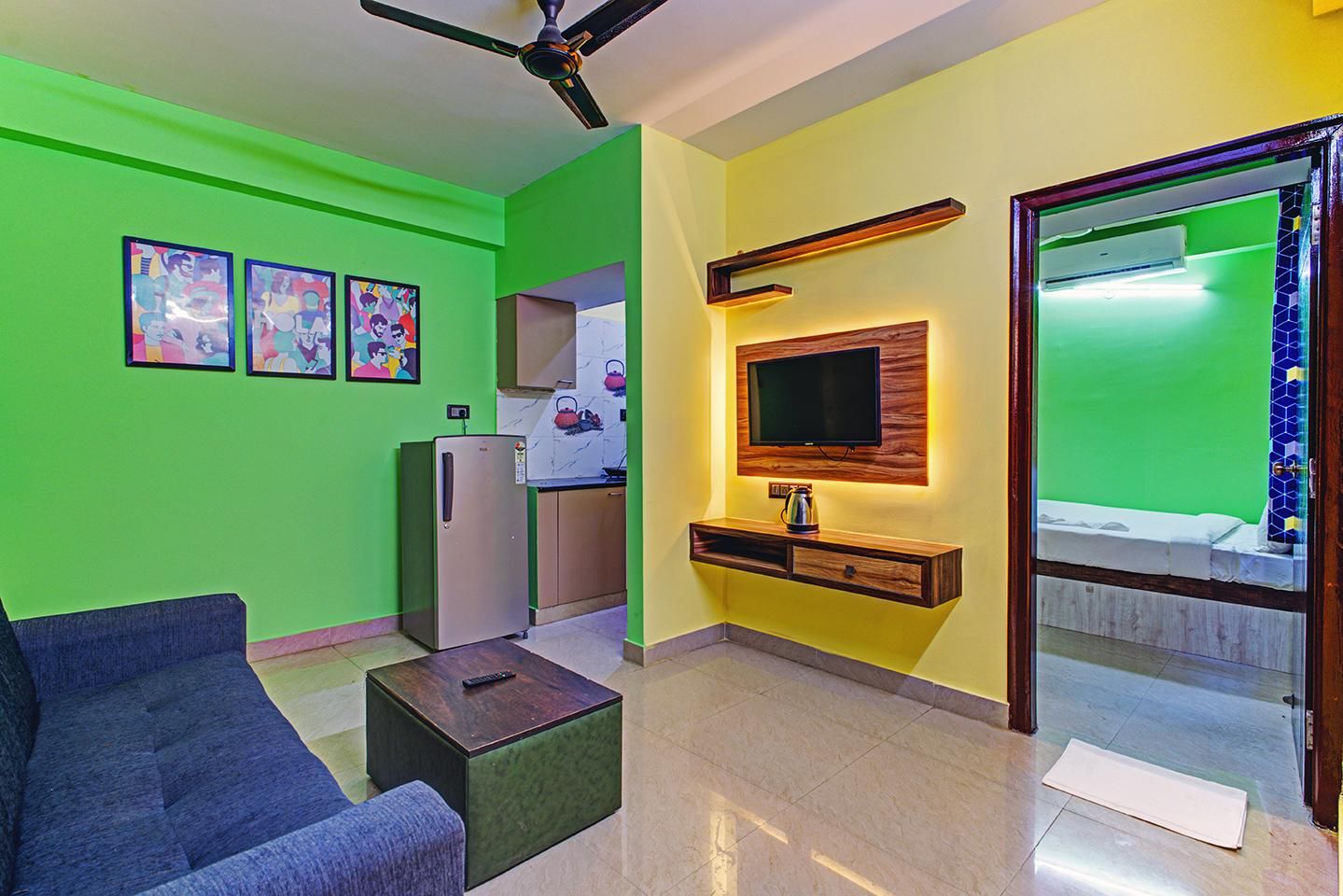 Eira Stayz and Inn Deluxe Double Room without Air Conditioning 3