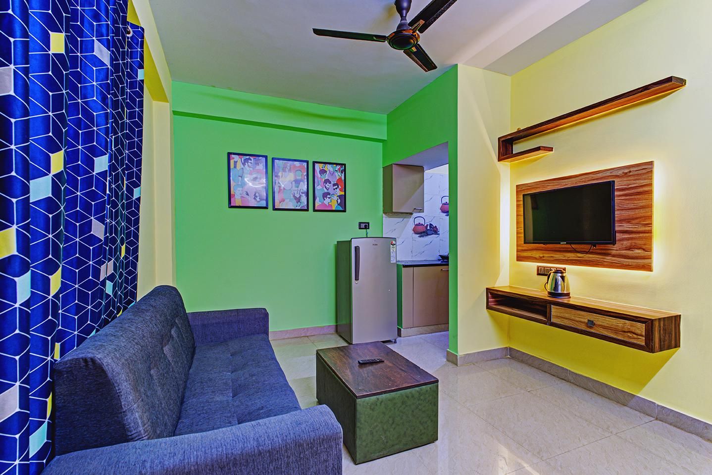 Eira Stayz and Inn Deluxe Double Room without Air Conditioning 2