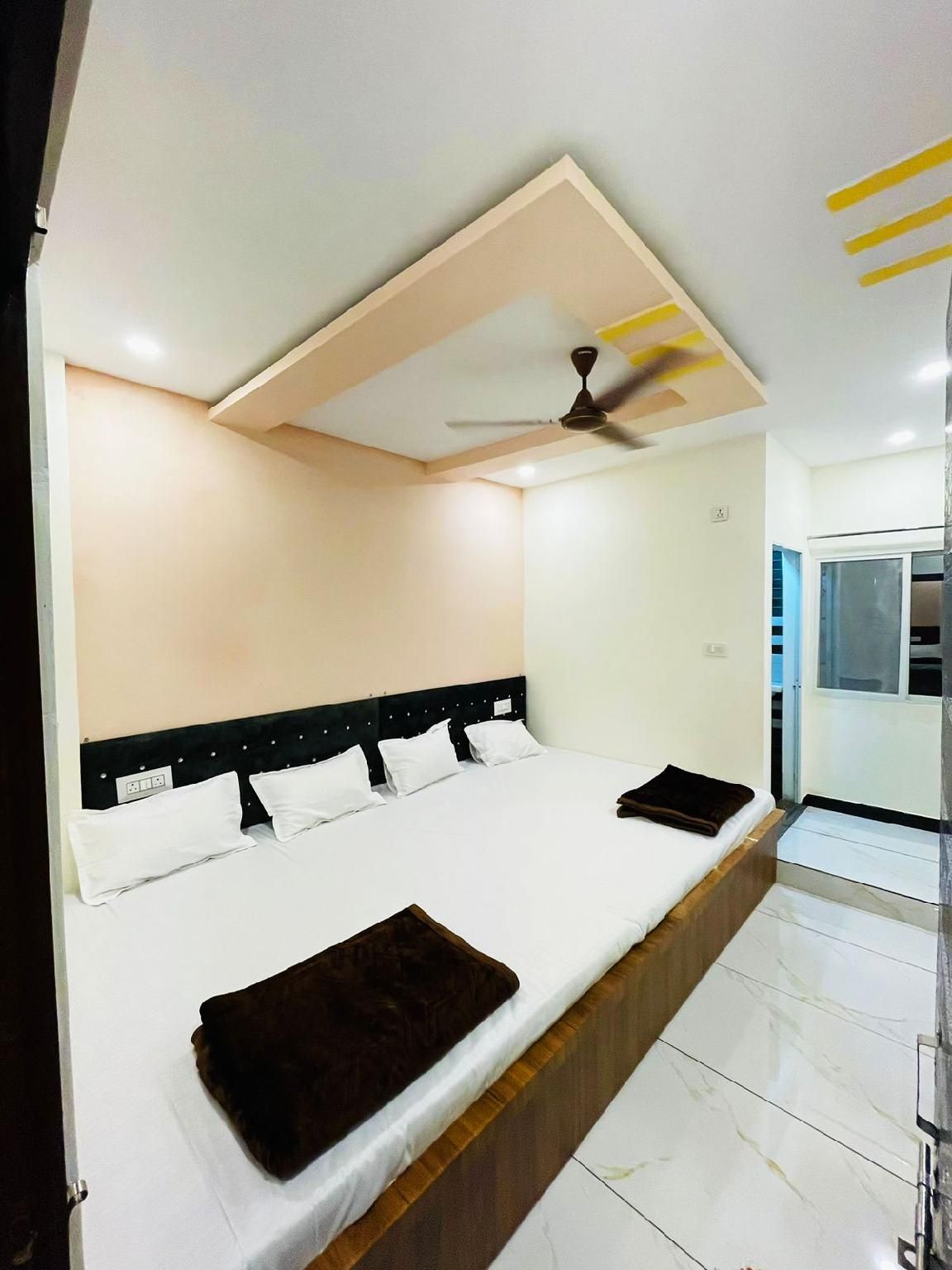 Hotel Mahakal Naman Palace Family Room 3