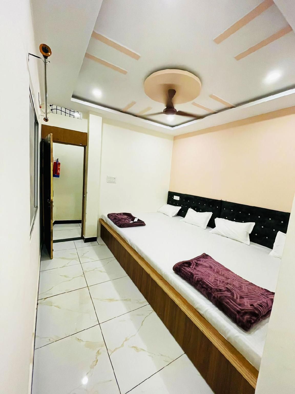 Hotel Mahakal Naman Palace Family Room