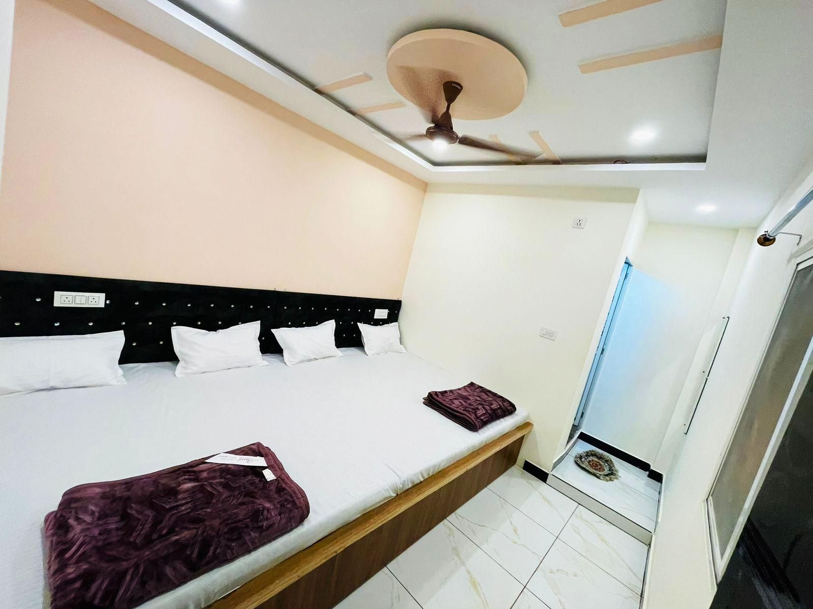 Hotel Mahakal Naman Palace Family Room 2