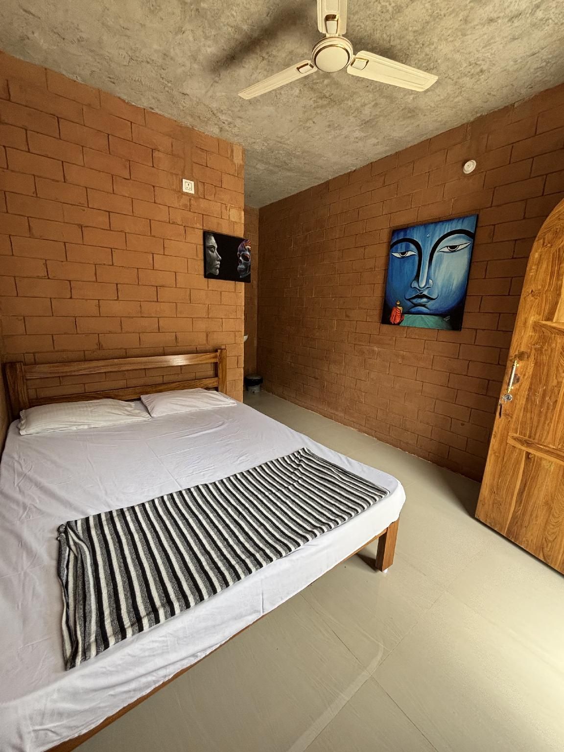 Time Travellers Hostel Superior Non-AC 3x