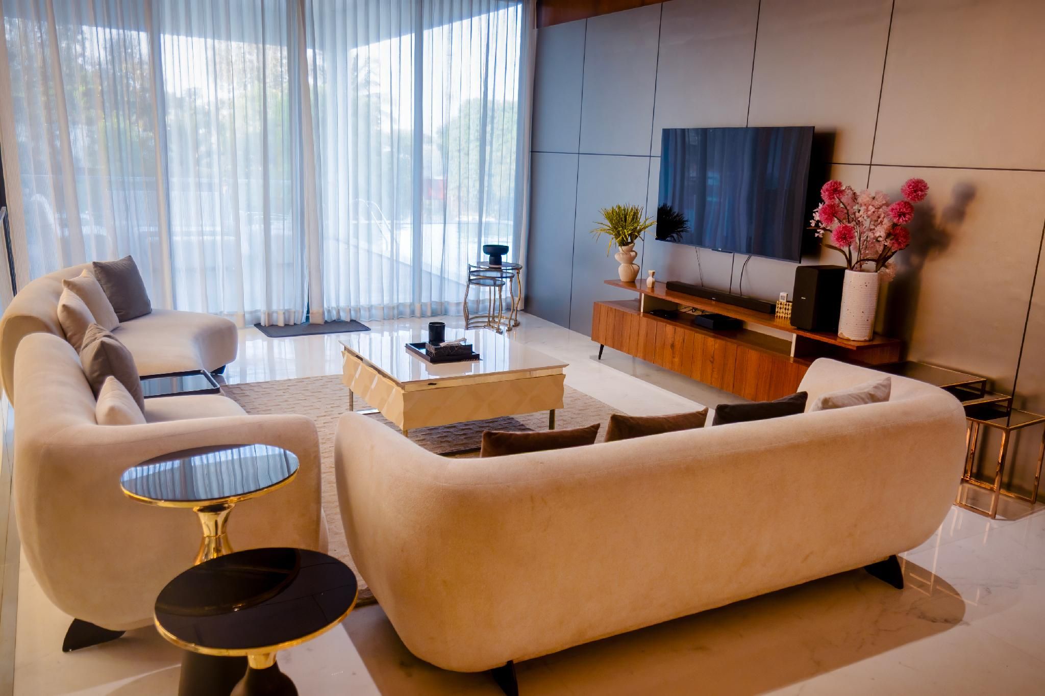 Shared lounge/TV area