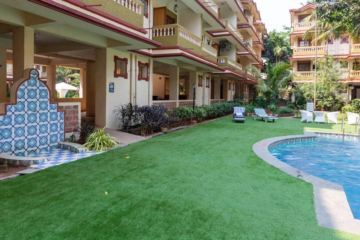 Swimming pool [outdoor]