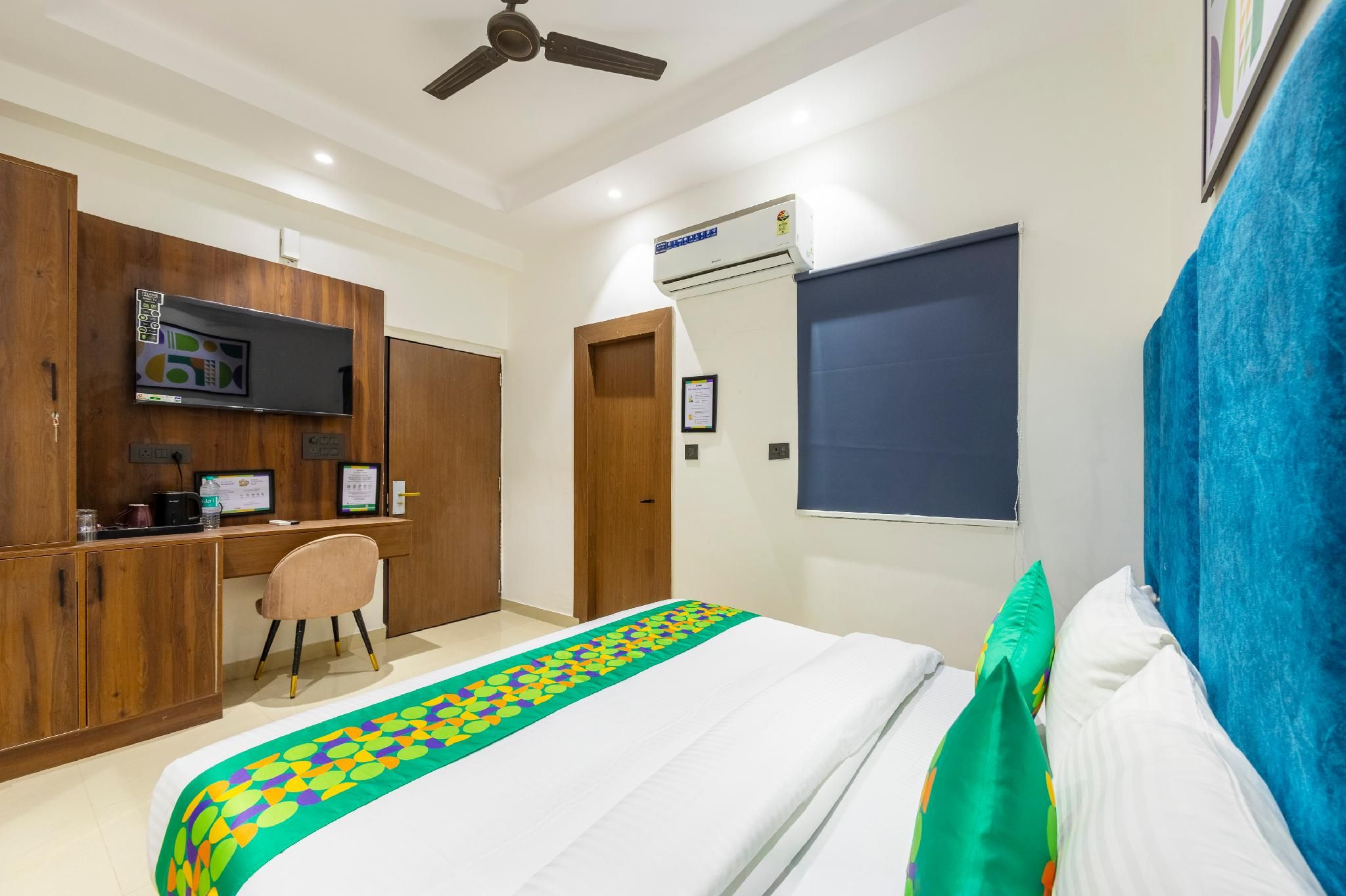 Treebo Accent Park and  Banquet Economy Room 2