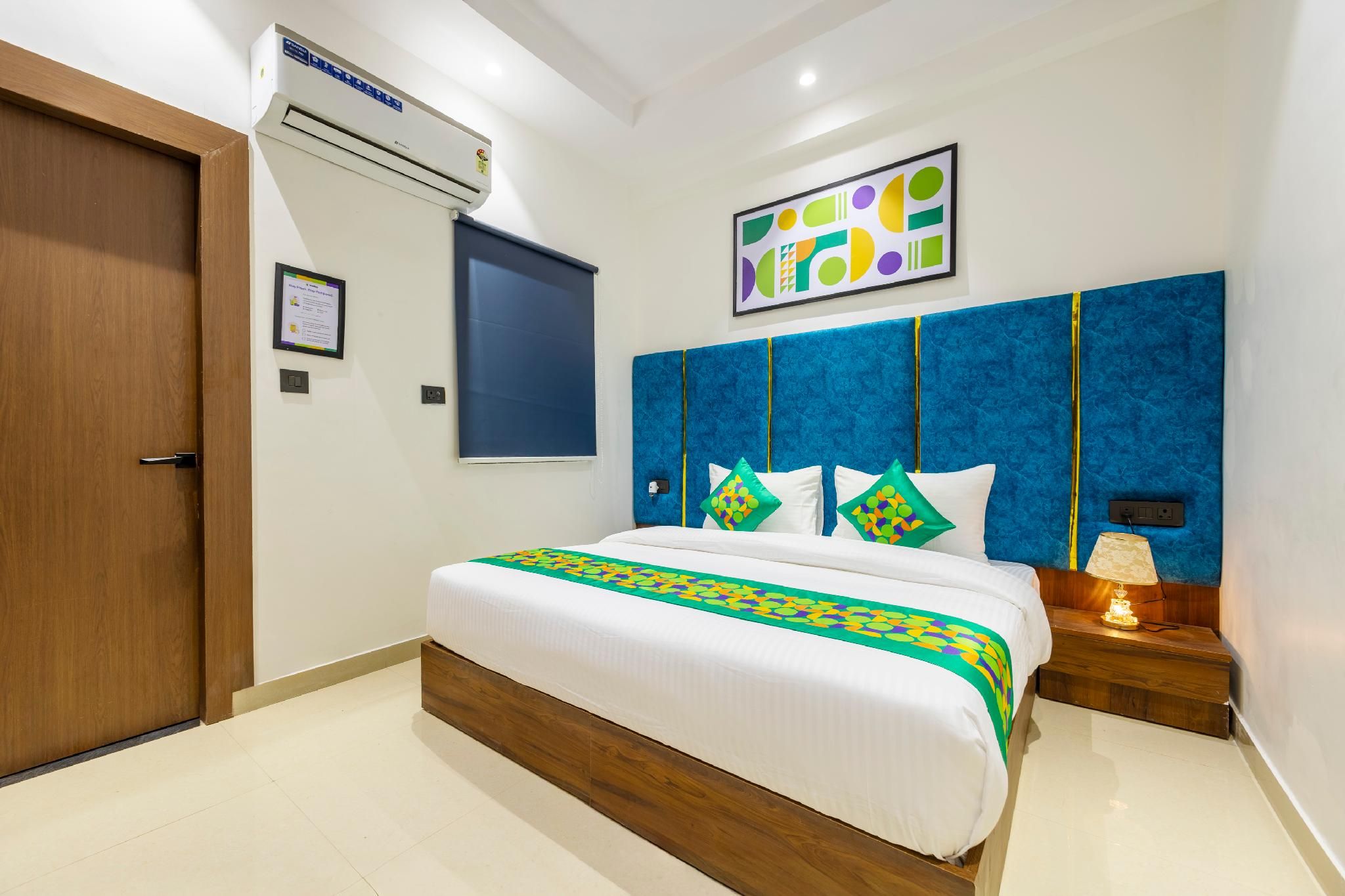 Treebo Accent Park and  Banquet Economy Room