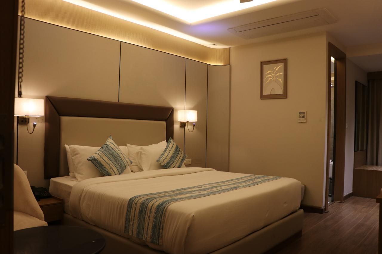 Lalit hotel Standard Room 2