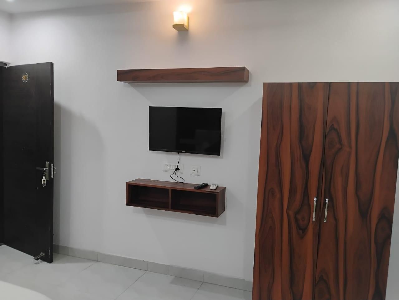 Shared lounge/TV area