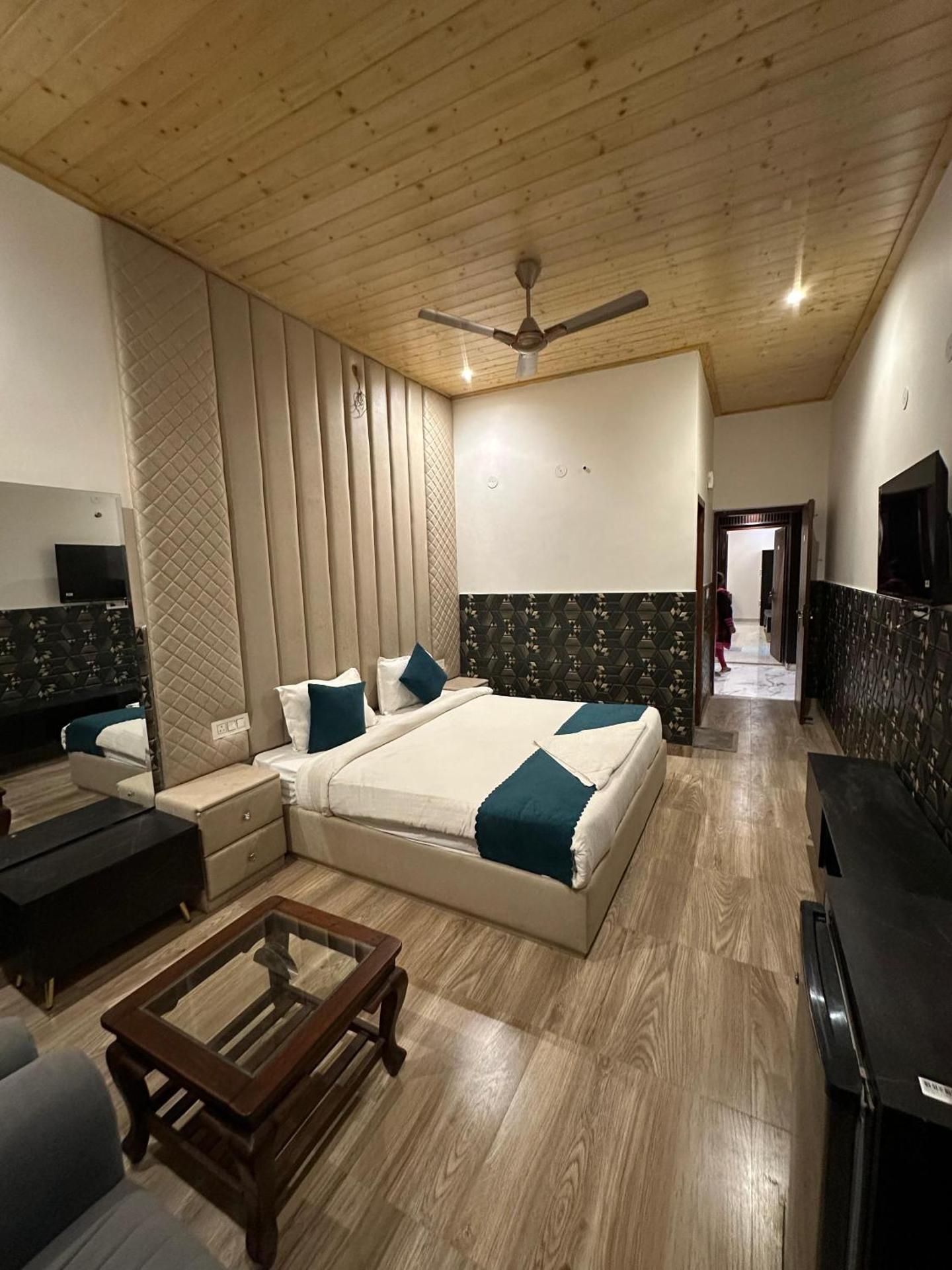 Shared lounge/TV area