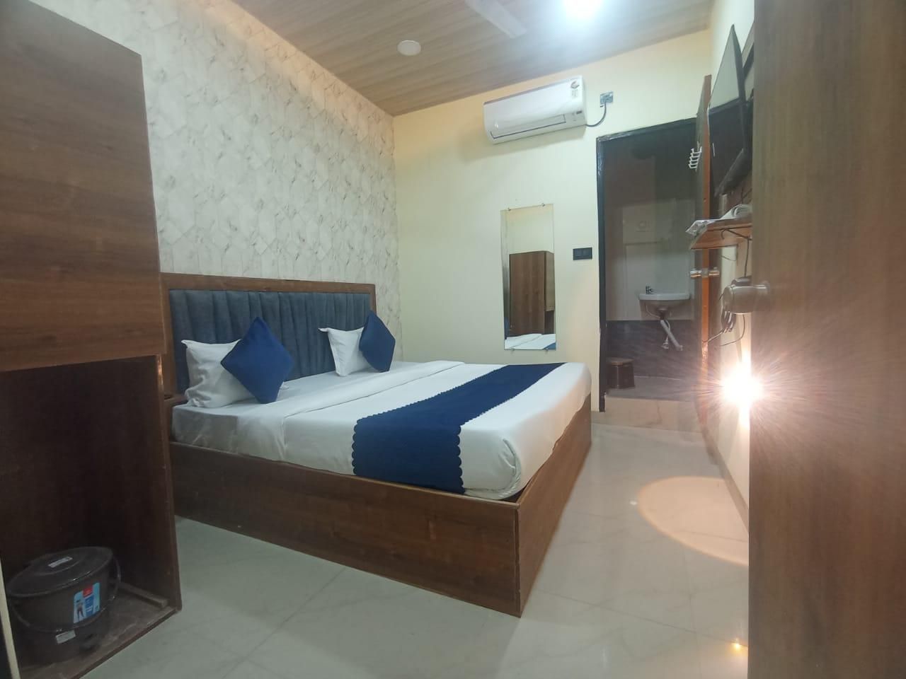 Hotel Rameshwaram Deluxe Double or Twin 3