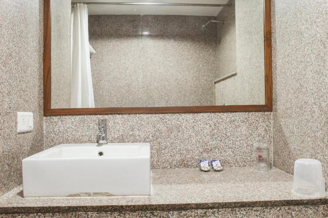 Hotel President - Pure Vegetarian Super Deluxe Room