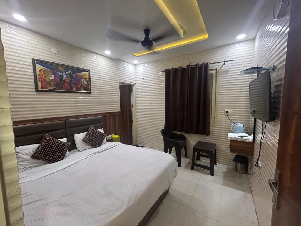 Jasneet Homestay Deluxe AC Room 4