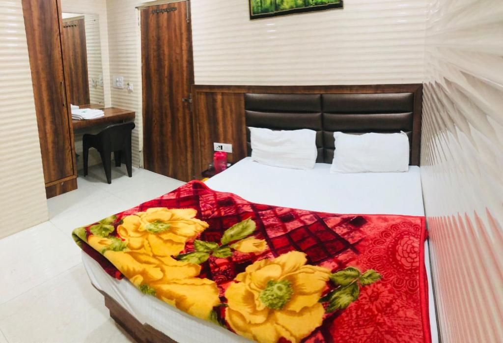 Jasneet Homestay Deluxe AC Room 3