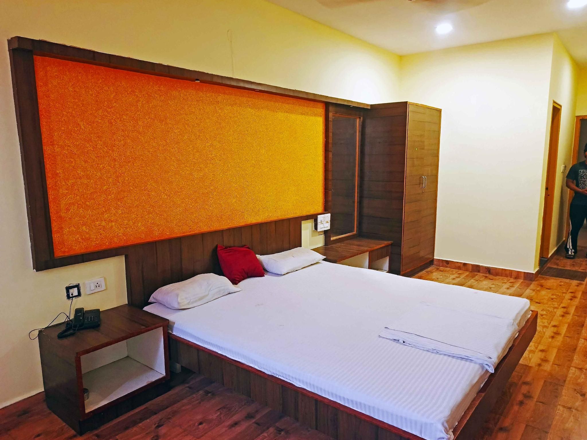 Siddika Hotel Deluxe Double Room with Air Conditioning 2