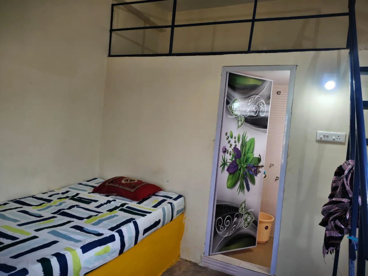 MITHRA ROOM Deluxe Single Room 2