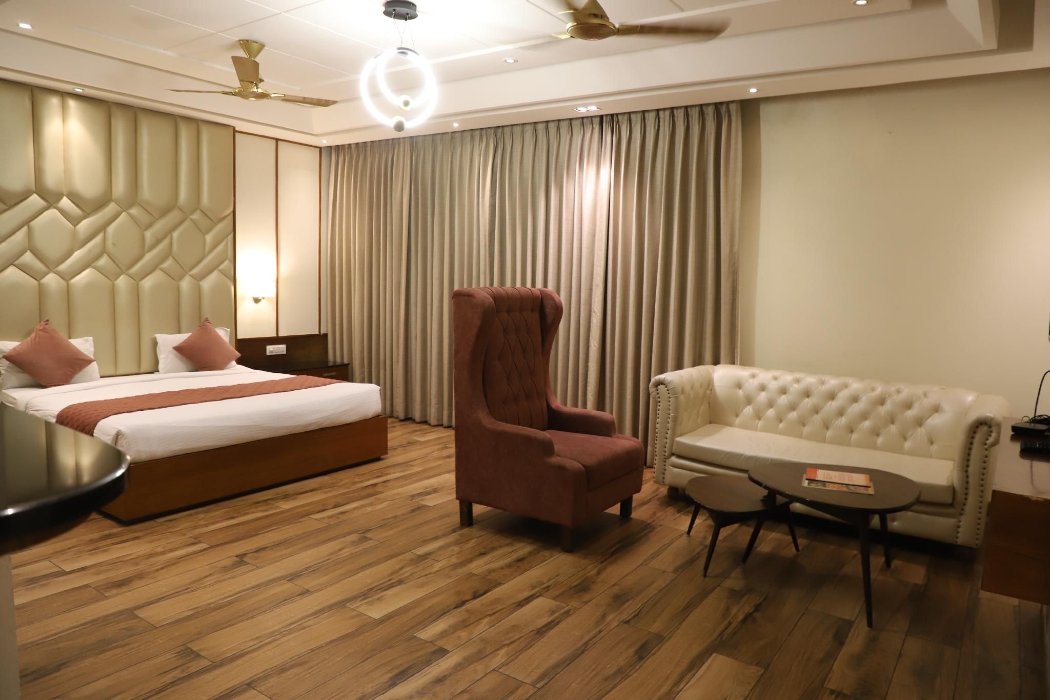 Hotel West End View A Unit of Hotel SC Residency Suite Room