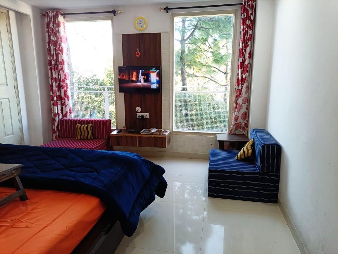 Bonfire, BBQ, Snow, Private 2BHK Barog Near Solan home 