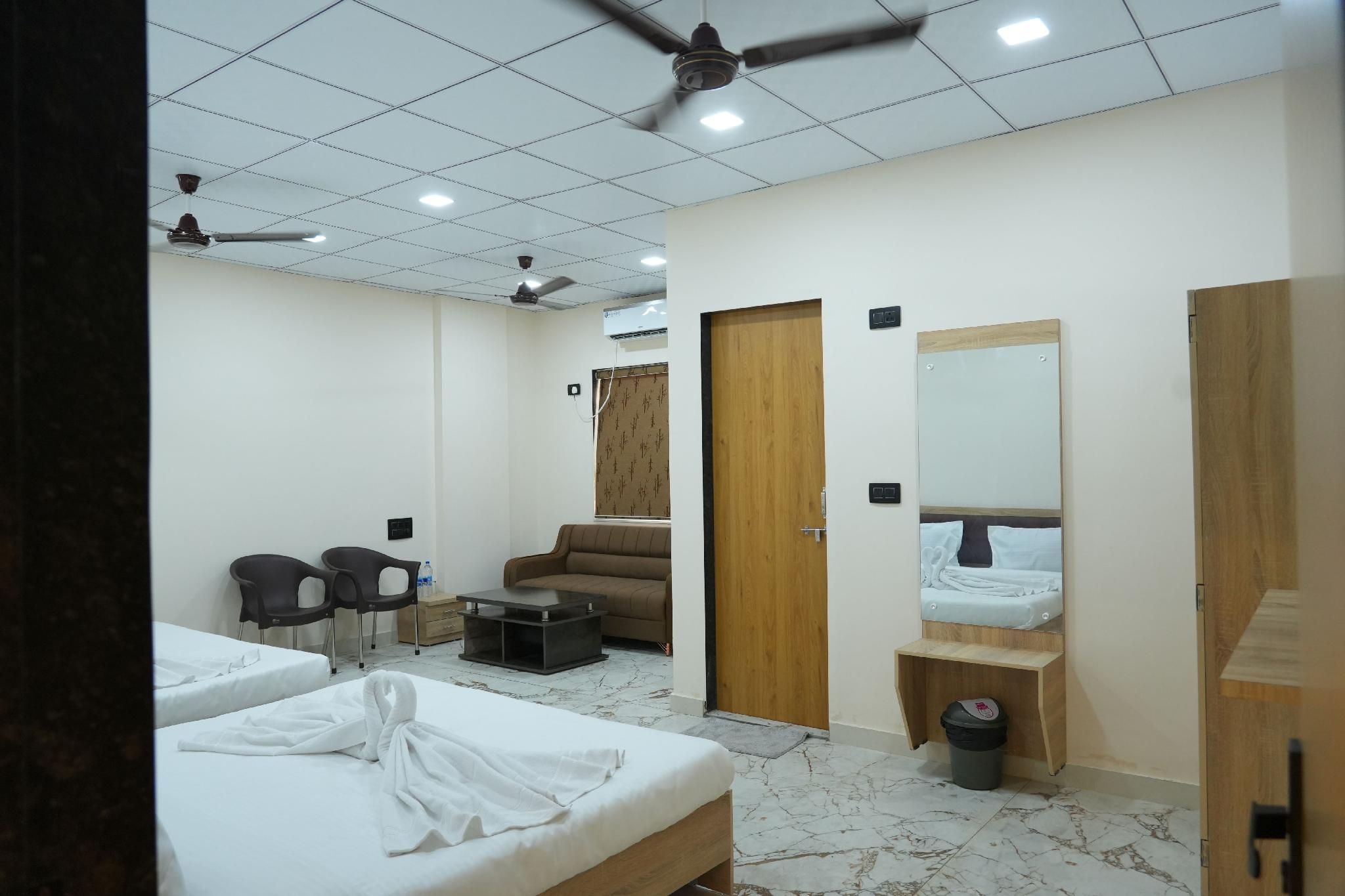 Shree Mahalaxmi Palace Family Room 3