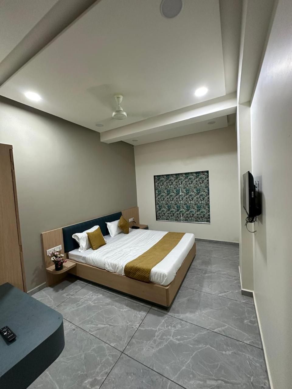 Hotel Embassy Inn Deluxe 2