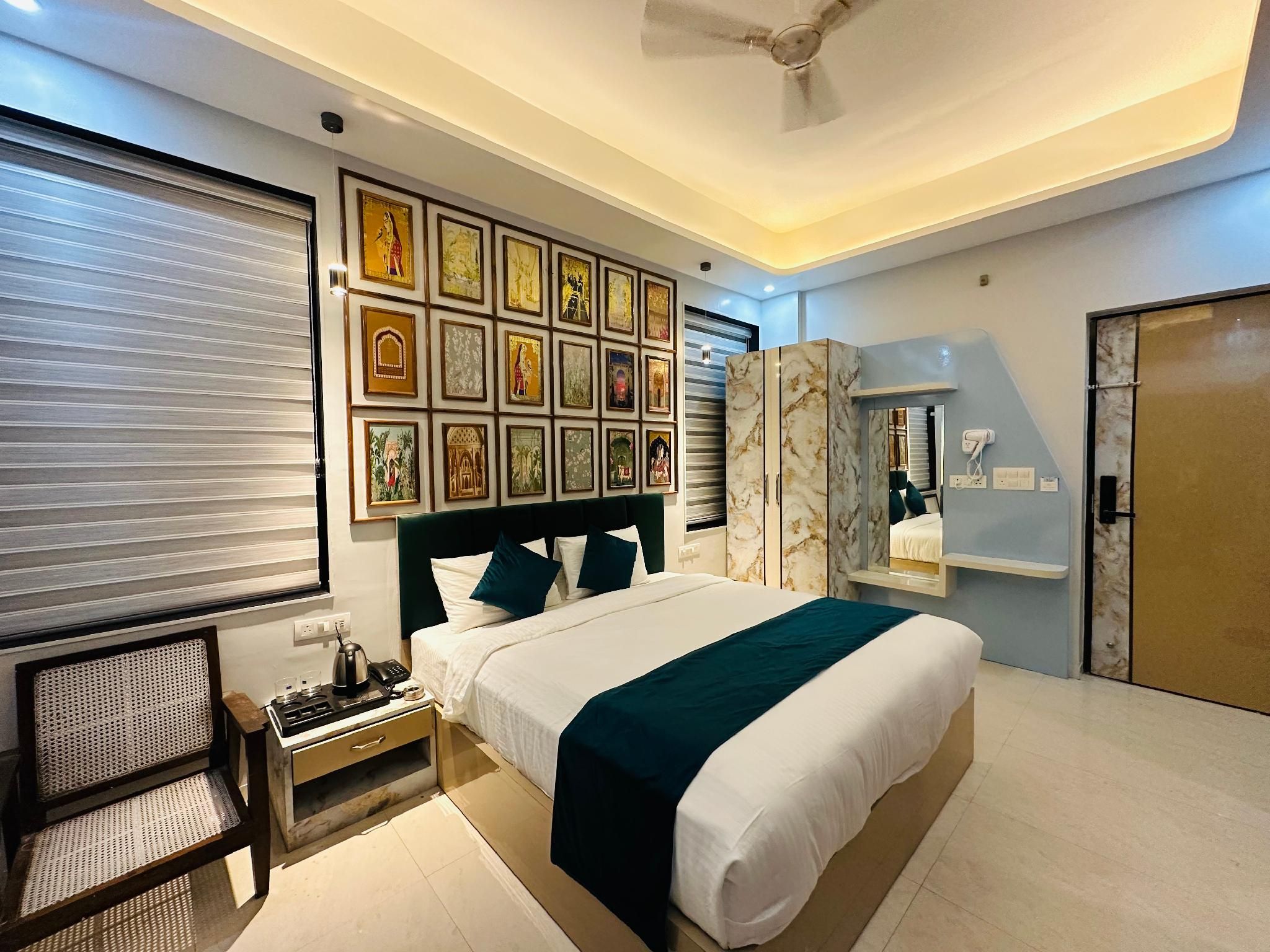 Knight Oasis Luxury Deluxe King Room