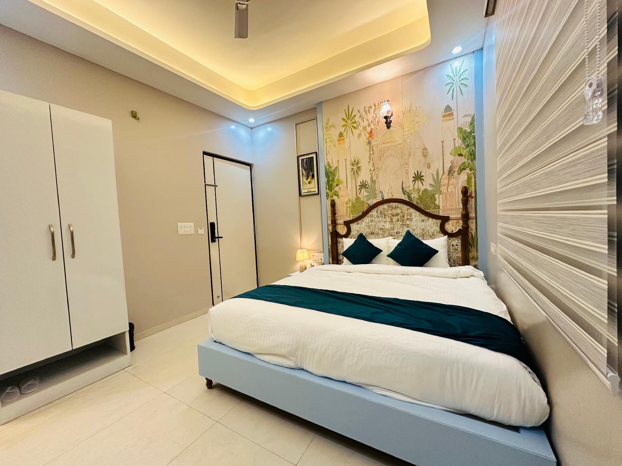 Knight Oasis Suite with Jacuzzi and Garden 2